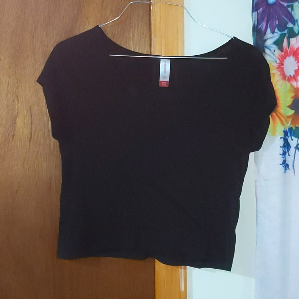 No boundaries black short sleeve crop top